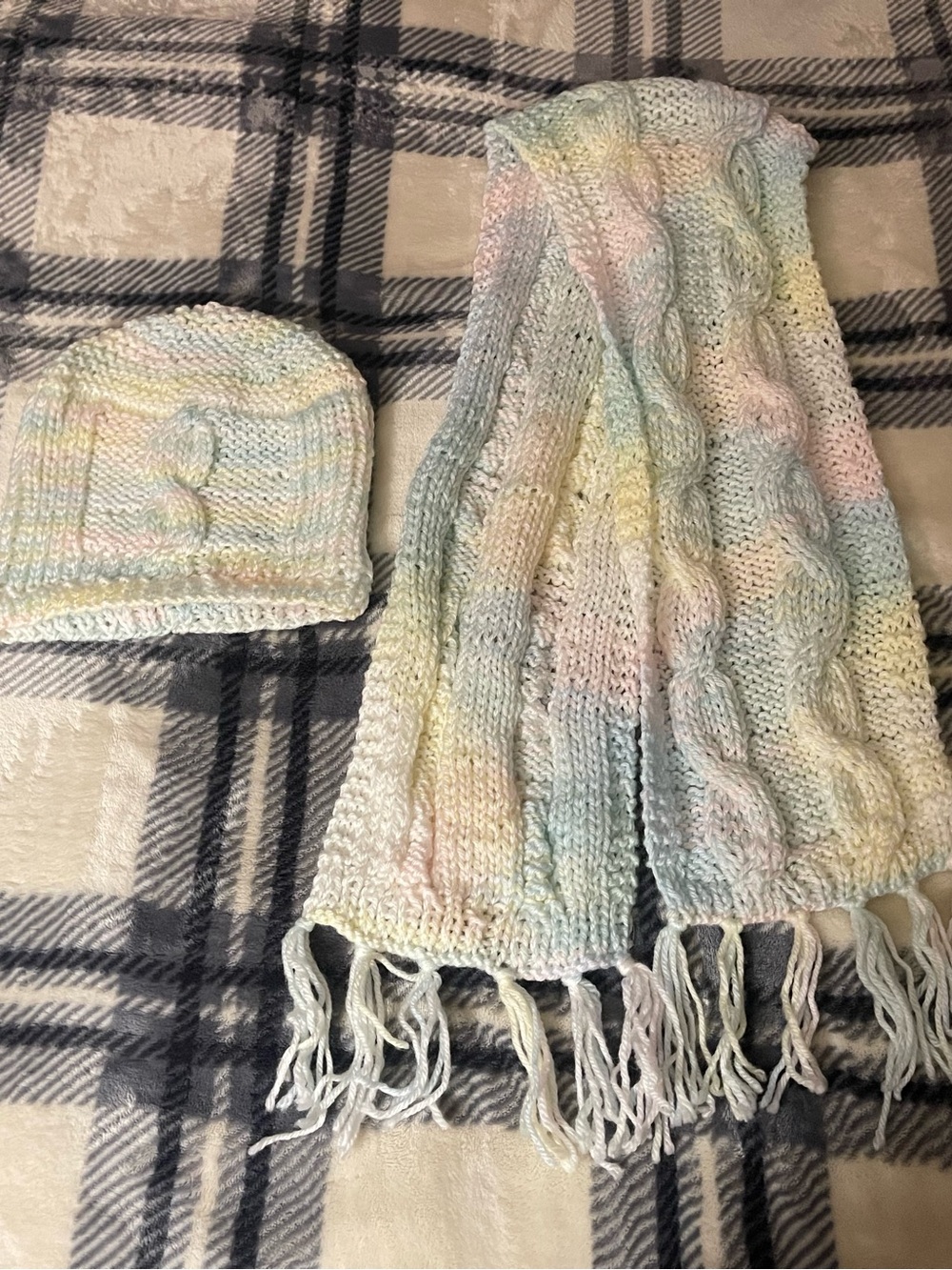 Pastel Cable Knit Hat & Scarf Set - Multicolor
